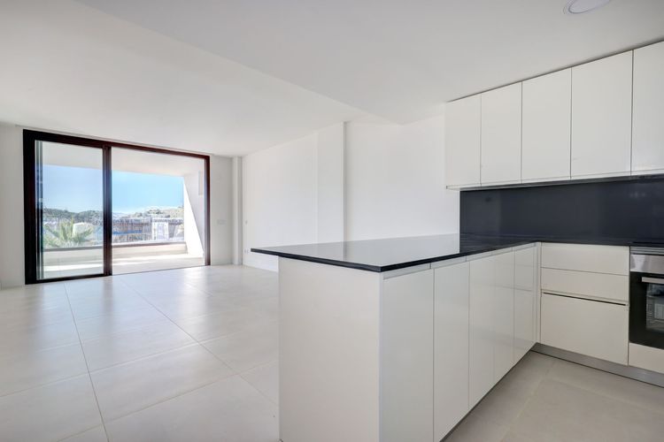 Apartment | Resale in Fuengirola in Fuengirola, Costa del Sol - Photo 2