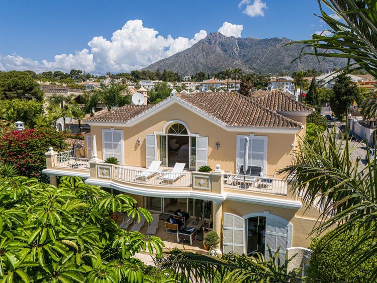 House | Resale in The Golden Mile in The Golden Mile, Costa del Sol - Photo 4