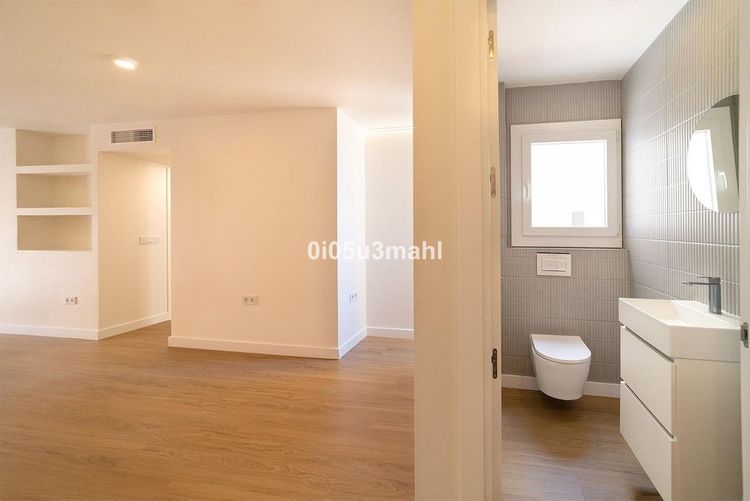 Apartment | Resale in Málaga in Málaga, Málaga City Others, Costa del Sol - Photo 3