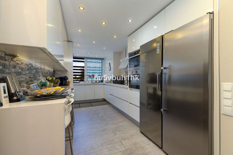 Apartment | Resale in Fuengirola in Fuengirola Others, Costa del Sol - Photo 2