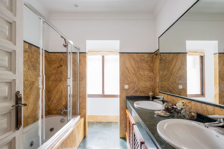 House | Resale in El Paraiso in El Paraiso, Costa del Sol - Photo 5