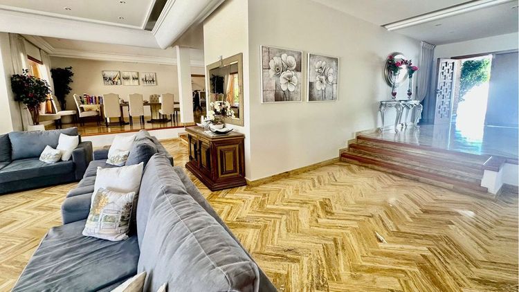 House | Resale in Nueva Andalucía in Nueva Andalucía Others, Costa del Sol - Photo 3