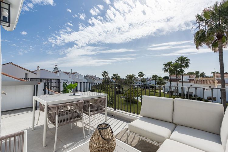 House | Resale in Estepona in Estepona, Costa del Sol - Photo 4