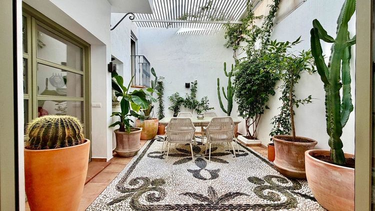 House | Resale in Marbella in Marbella Others, Marbella, Costa del Sol - Photo 2
