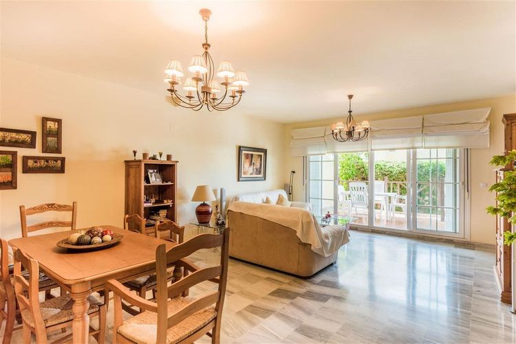 Apartment | Resale in Cabopino in Cabopino, Costa del Sol - Photo 3