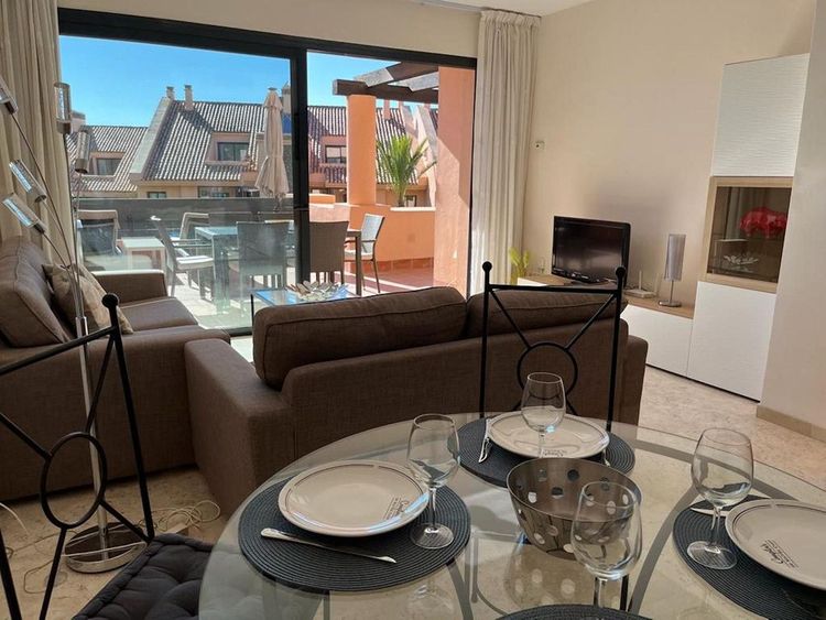 Apartment | Resale in Calahonda in Calahonda, Costa del Sol - Photo 4