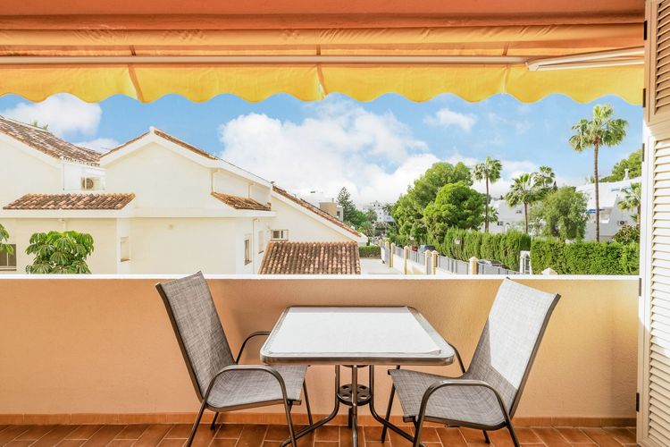 Apartment | Resale in Nueva Andalucía in Nueva Andalucía Others, Costa del Sol - Photo 2