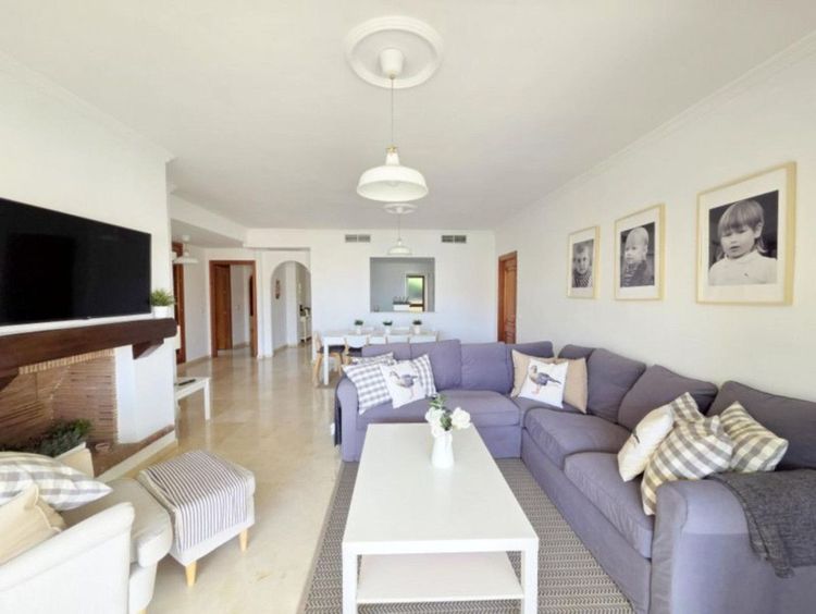 Apartment in La Duquesa in La Duquesa, Manilva, Costa del Sol - Photo 2