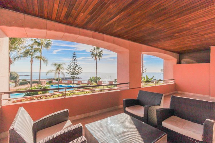 Apartment | Resale in Puerto Banús in Puerto Banús, Costa del Sol - Photo 3