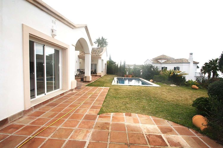 House | Resale in Istán in Istán, Costa del Sol - Photo 4