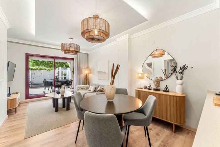 listing card gallery