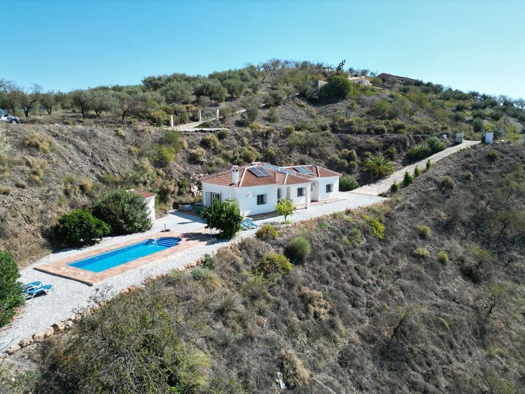 House | Resale in Arenas in Arenas, Costa del Sol - Photo 3