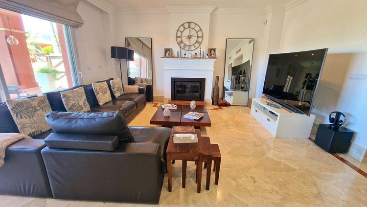 House | Resale in Santa Clara in Santa Clara, Costa del Sol - Photo 4