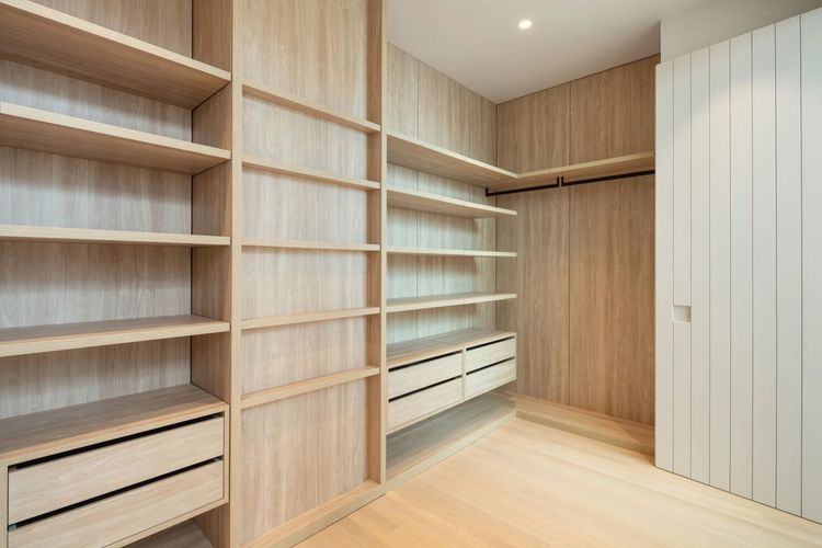 listing card gallery