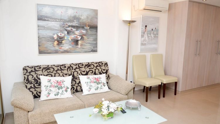 Apartment | Resale in Elviria in Elviria, Costa del Sol - Photo 5