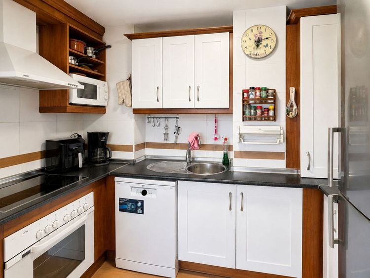 Apartment | Resale in Fuengirola in Fuengirola Others, Costa del Sol - Photo 4