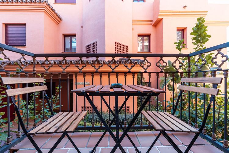 Apartment | Resale in Benahavís in Benahavís Others, Costa del Sol - Photo 2