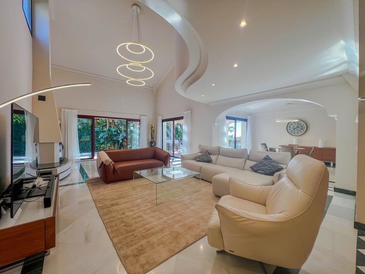 House | Resale in Los Flamingos in Los Flamingos, Costa del Sol - Photo 2