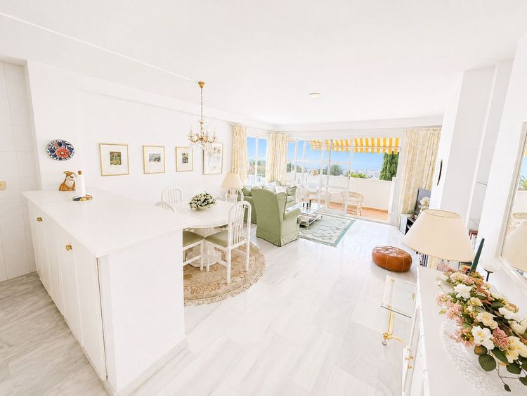 Apartment | Resale in Torremuelle in Torremuelle, Costa del Sol - Photo 2