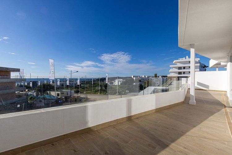 Apartment | Resale in Estepona in Estepona, Costa del Sol - Photo 5