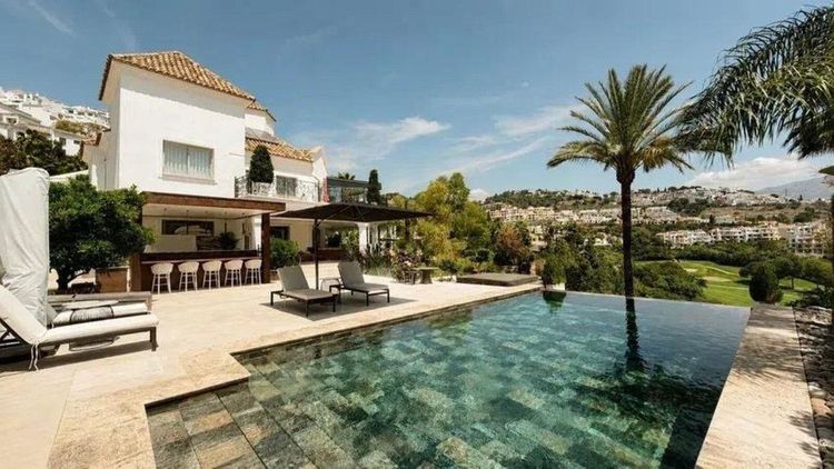 House | Resale in Los Arqueros in Los Arqueros, Los Arqueros-Puerto del Almendro, Costa del Sol - Photo 2