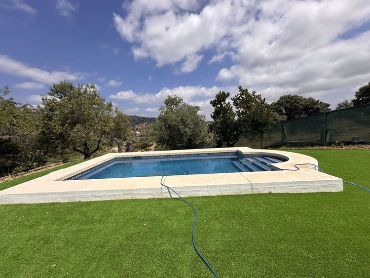 House | Resale in Monda in Monda, Costa del Sol - Photo 4