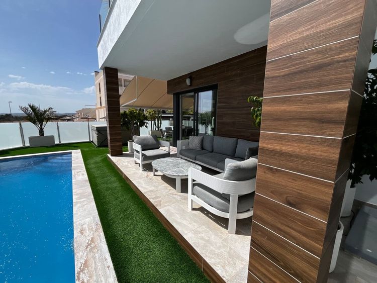 House | Resale in Entre Naranjos in Costa Blanca - Photo 3