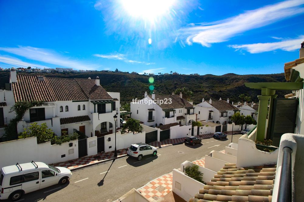 House | Resale in La Duquesa in La Duquesa, Costa del Sol - Main property photo