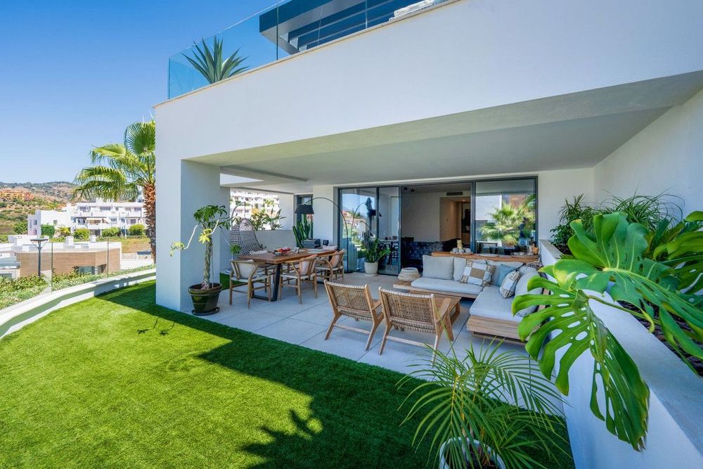 Apartment | Resale in Cabopino in Cabopino, Costa del Sol - Main property photo