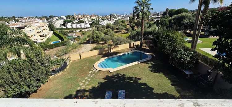 House | Resale in Sierrezuela in Sierrezuela, Costa del Sol - Photo 2