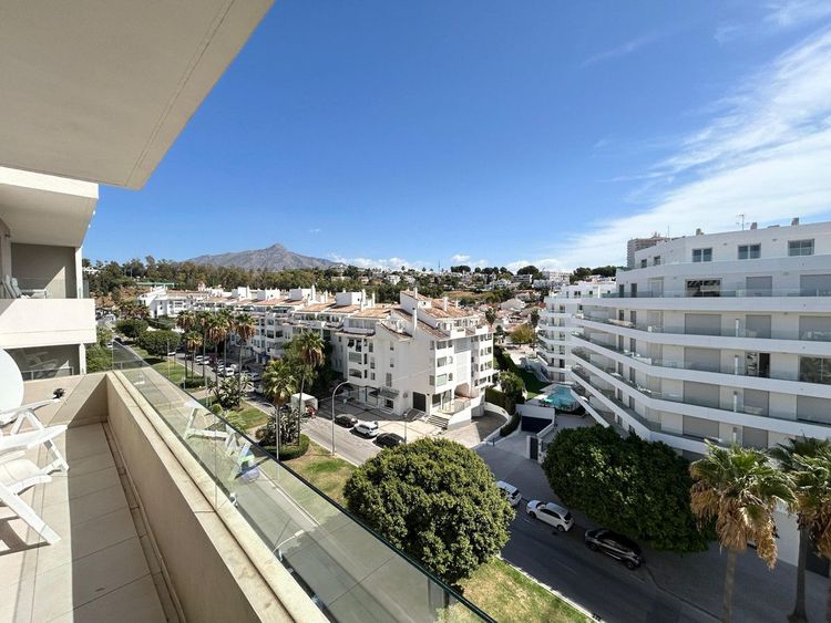 Apartment | Resale in Nueva Andalucía in Nueva Andalucía Others, Costa del Sol - Photo 3