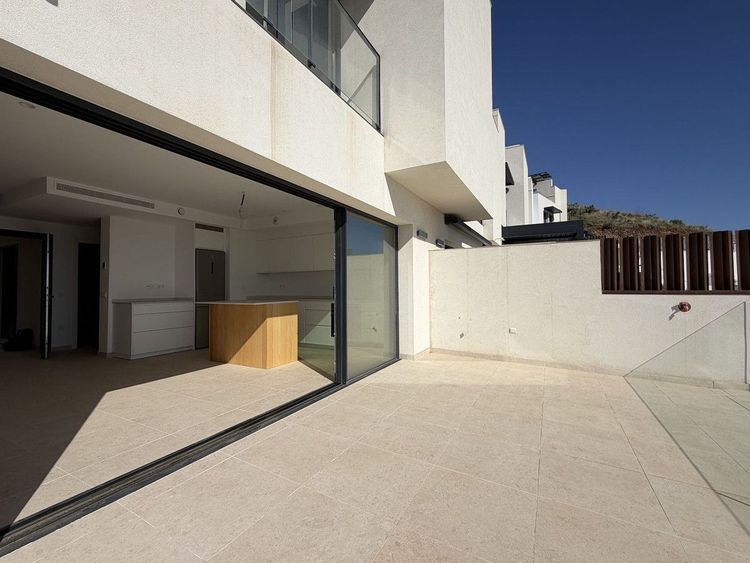 House | Resale in Torrox Costa in Torrox Costa, Costa del Sol - Photo 5