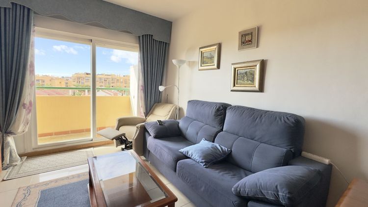 Apartment | Resale in Los Pacos in Los Pacos, Costa del Sol - Photo 4