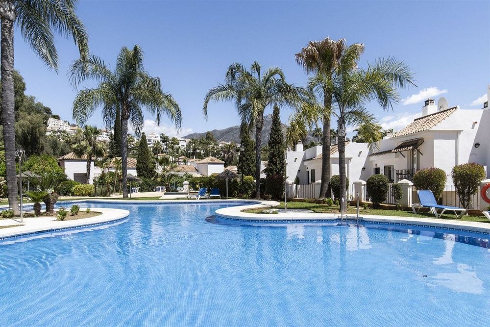 Apartment | Resale in Nueva Andalucía in Nueva Andalucía Others, Costa del Sol - Main property photo