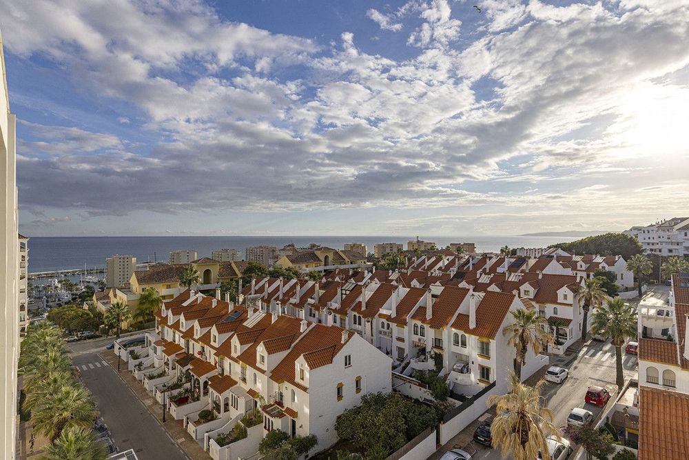 Apartment | Resale in Estepona in Estepona, Costa del Sol - Main property photo