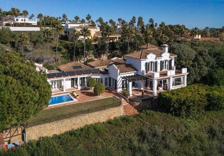 House | Resale in Sotogrande in Sotogrande Others, Costa del Sol - Photo 2