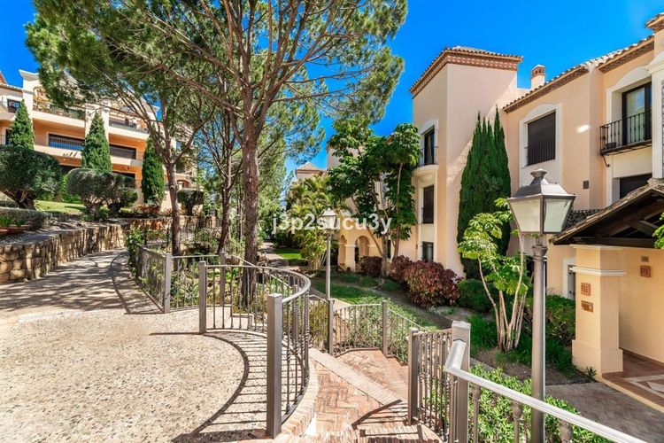 Apartment | Resale in La Quinta in La Quinta, Costa del Sol - Photo 3