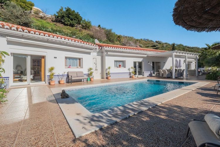 House | Resale in Vélez-Málaga in Vélez-Málaga, Costa del Sol - Photo 3