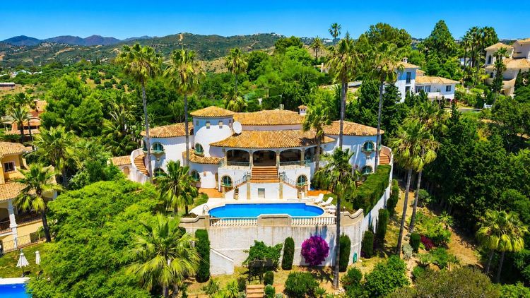 House | Resale in Hacienda Las Chapas in Hacienda Las Chapas, Costa del Sol - Photo 2