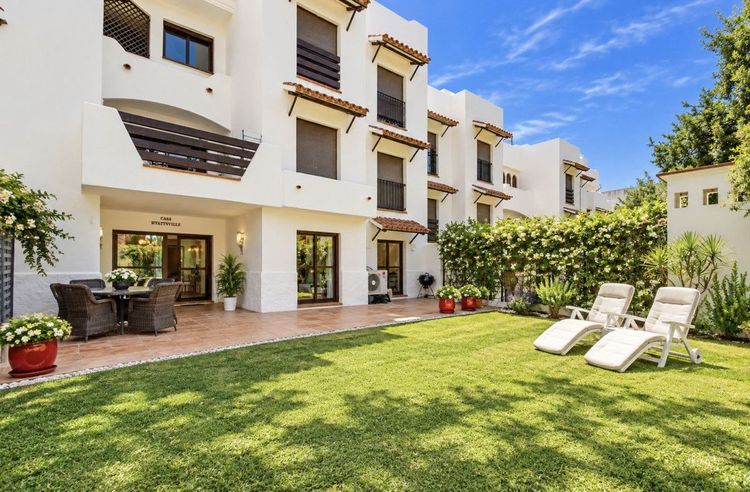 Apartment | Resale in New Golden Mile in New Golden Mile, Estepona East Others, Costa del Sol - Photo 2