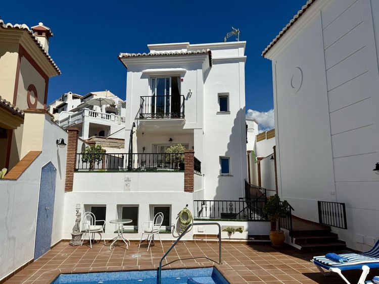 House | Resale in Nerja in Nerja, Costa del Sol - Photo 2