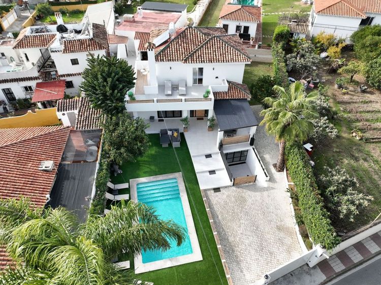 House | Resale in Marbella in Marbella Others, Costa del Sol - Photo 2