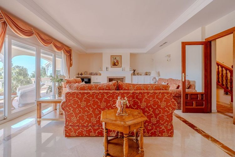 House | Resale in El Paraiso in El Paraiso, Costa del Sol - Photo 5