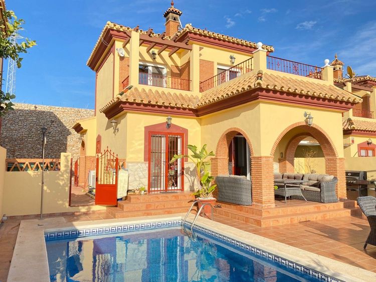 listing card gallery