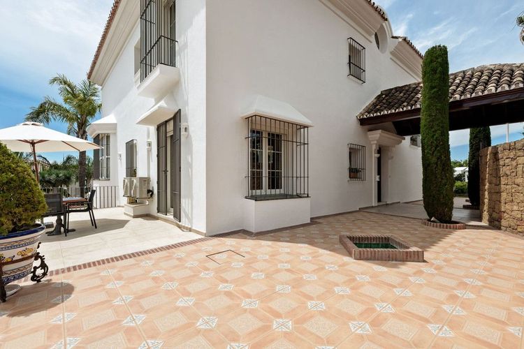 House | Resale in Sierra Blanca in Sierra Blanca, Costa del Sol - Photo 5