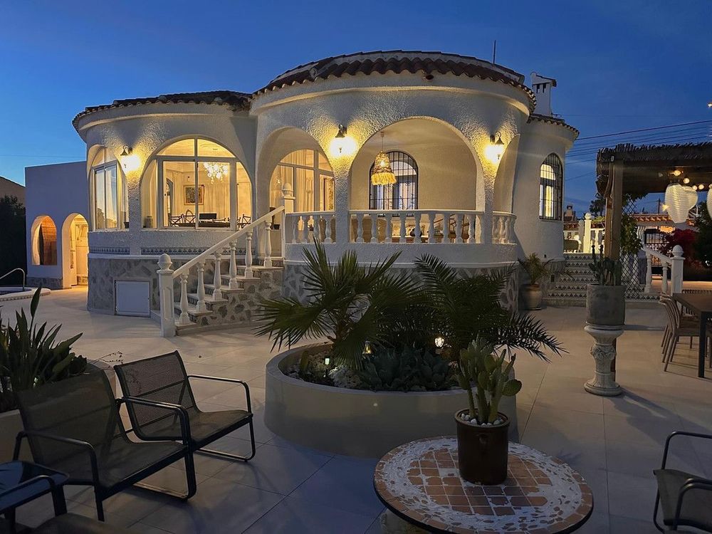 House | Resale in Torrevieja in Torrevieja, Costa Blanca - Main property photo