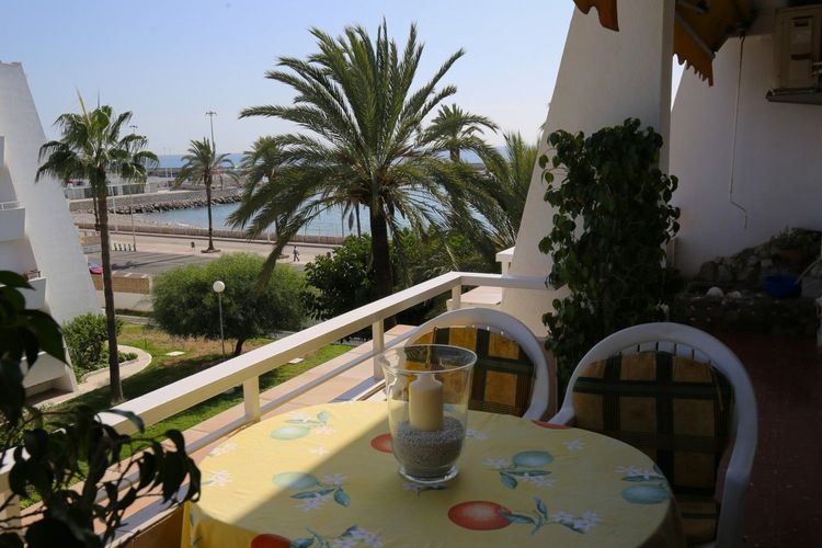 Apartment | Resale in Caleta de Vélez in Caleta de Vélez, Costa del Sol - Photo 5