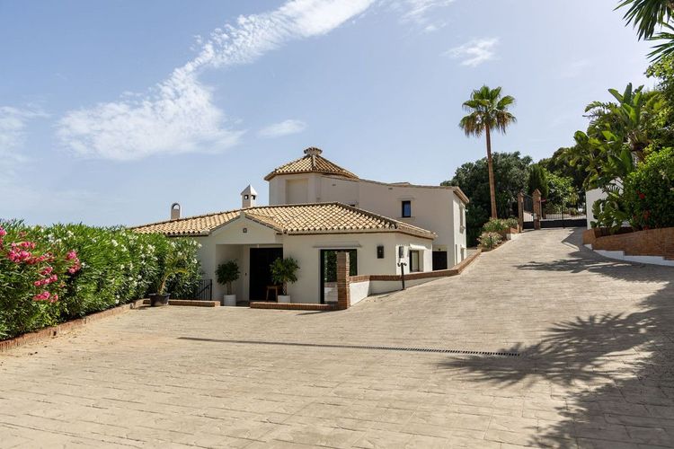 House | Resale in Hacienda Las Chapas in Hacienda Las Chapas, Costa del Sol - Photo 5