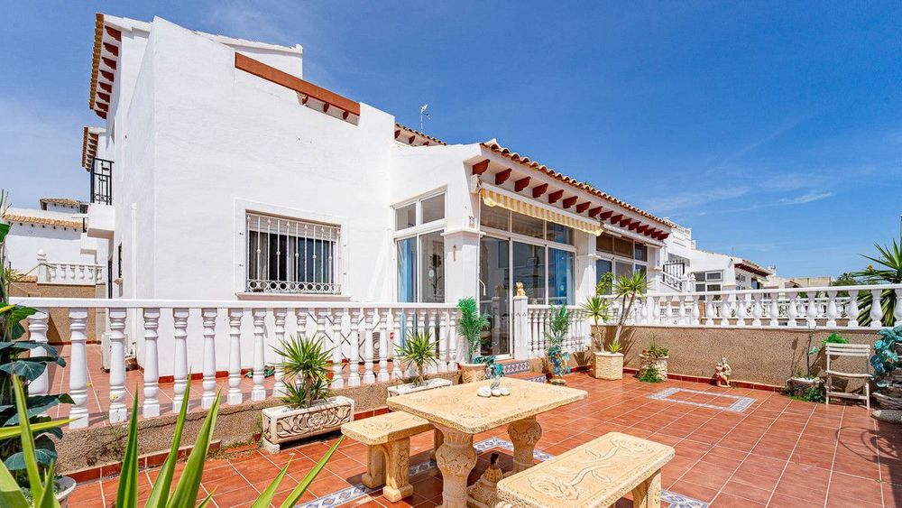 House | Resale in Punta Prima in Punta Prima, Costa Blanca - Main property photo