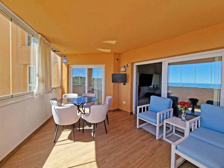 Apartment | Resale in Calahonda in Calahonda, Costa del Sol - Photo 2